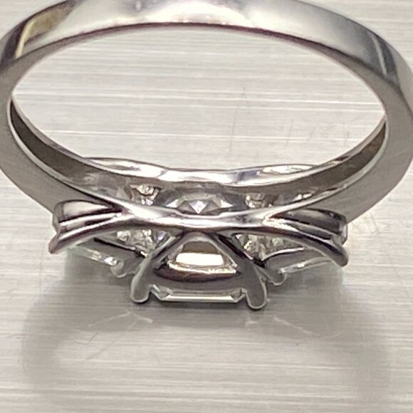 SW 14K White Gold Ring Sz. 6 - 3 x Cubic Zirconia Asscher Cut - 2.86 gm, 2.71 ct - Picture 13 of 16
